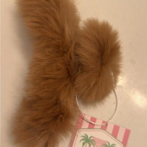 Fluffy Brown claw clip
